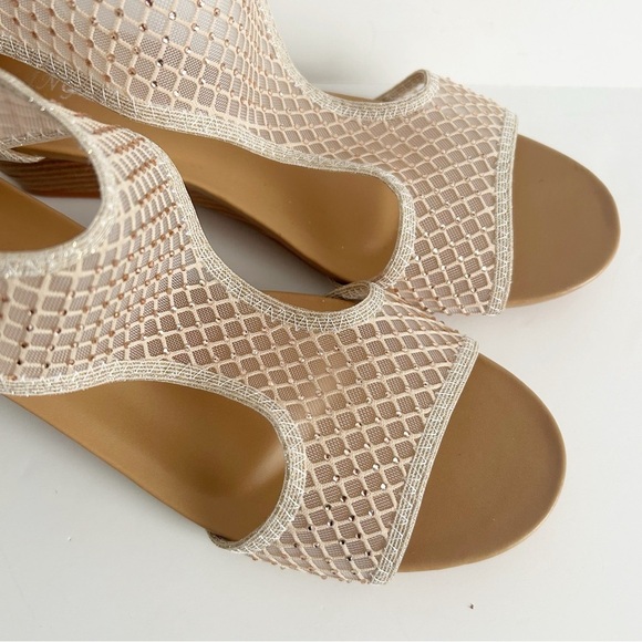 Chic Cream Open-Toe Sandals - Picture 5 of 10